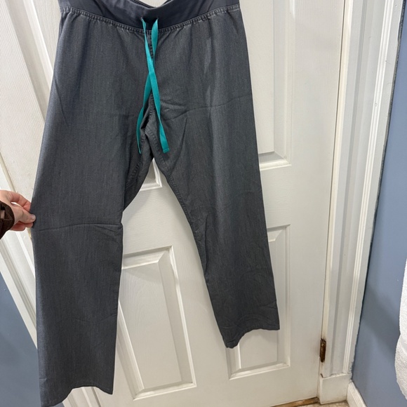 FIG Scrub set - Picture 2 of 6